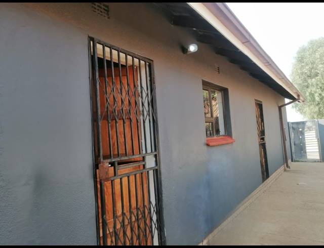 3 BEDROOM HOUSE FOR SALE IN SEBOKENG ZONE 14
